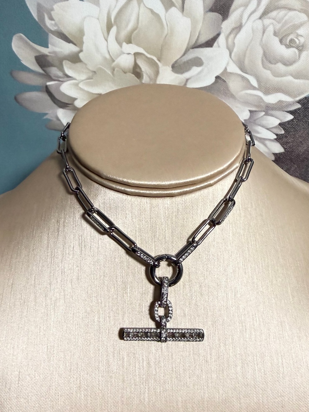 The midnight link necklace